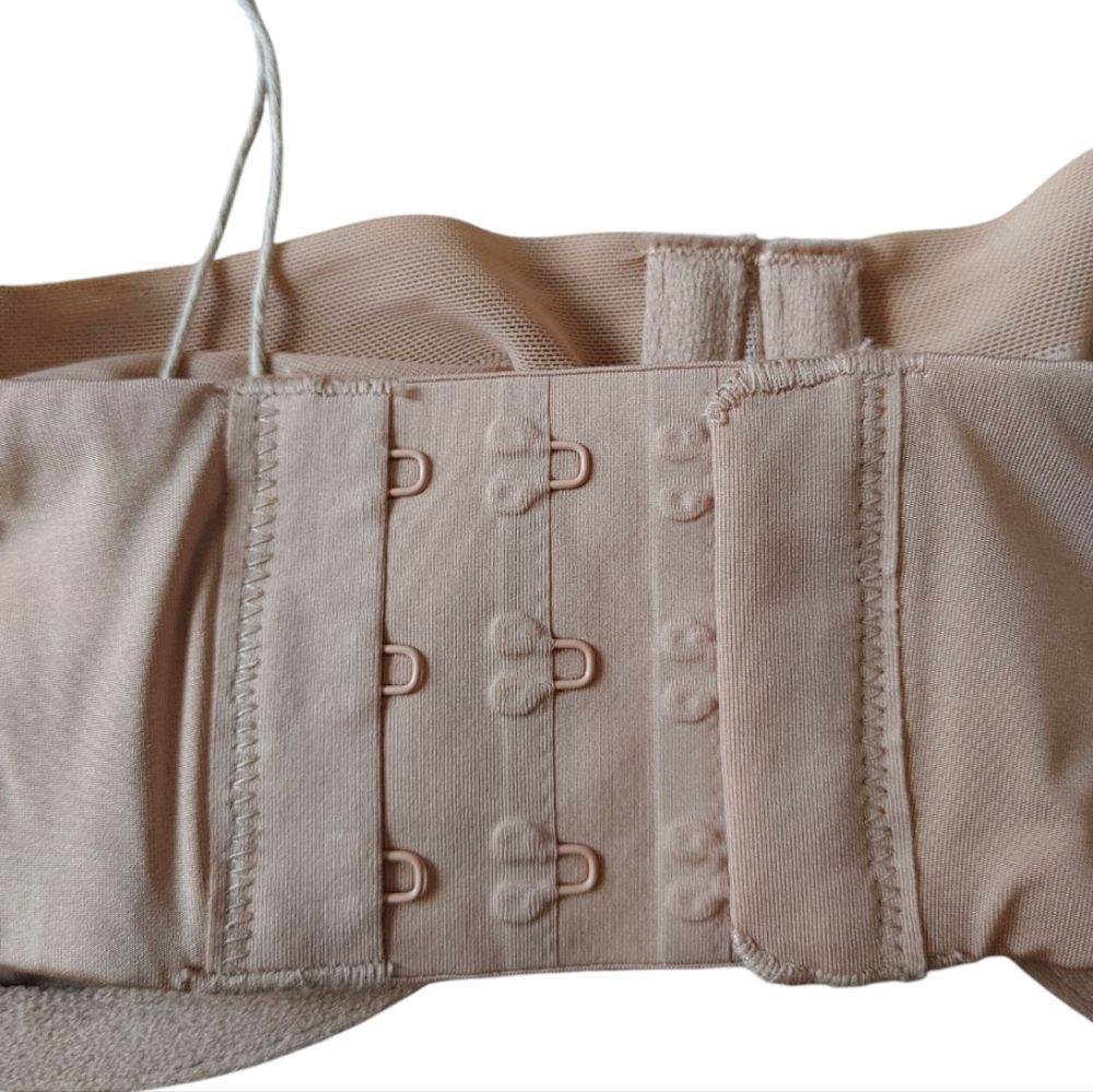 SKIMS No Show Molded Unlined Balconette Bra - Picture 5 of 12